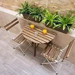 248 Boutique Studios, בית הארחה סליאמה