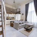 248 Boutique Studios, סליאמה