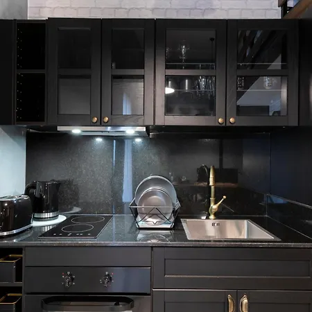 248 Boutique Studios, Pensión 4*