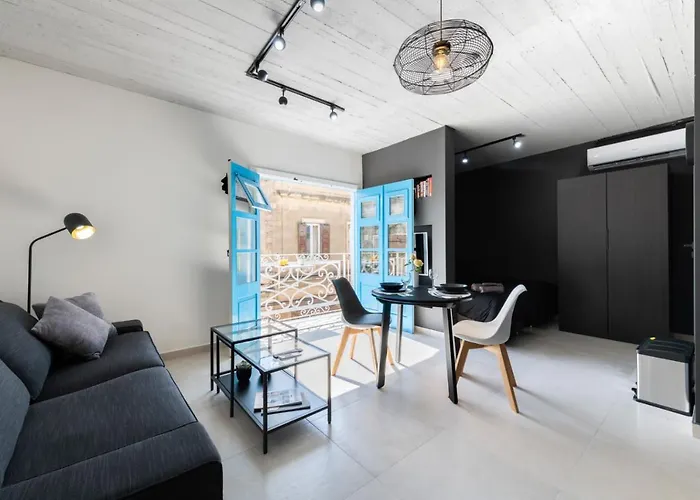 248 Boutique Studios, Pensiune