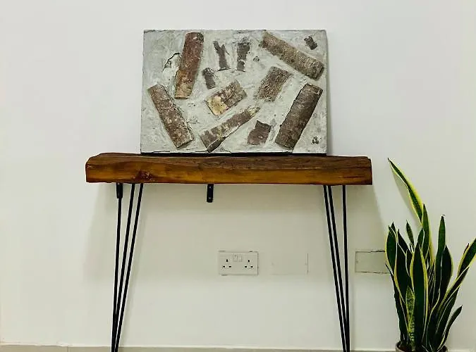 248 Boutique Studios, Pensiune 4*