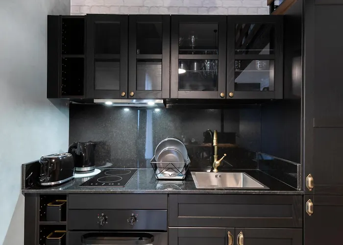 248 Boutique Studios, Pensiune 4*